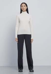 Novo: Cashmere Turtleneck - White