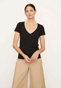 Essential V-Neck - Black