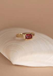Naia Ring