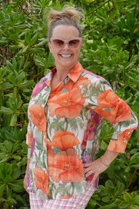 Curve Collection: Joyful World Shirt - Vibrant Meadow