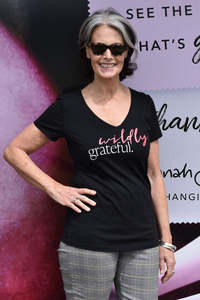 Basic Quote Tee - Wildly Grateful - Black - SALE