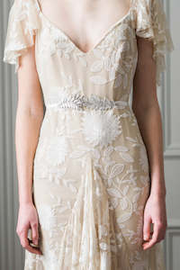 Anna_Marguerite: Swooping Leaf Sash | Silver