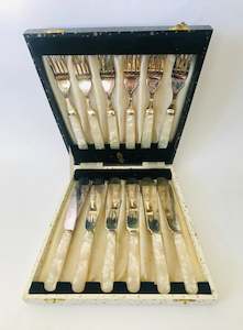 Cutlery 1: Set of 6 Mother of Pearl Fish Set