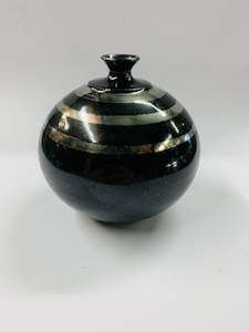 New Zealand Pottery: Barbara Skelton pottery vase