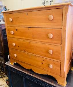 Rustic 4 drawer pine chest of drawers