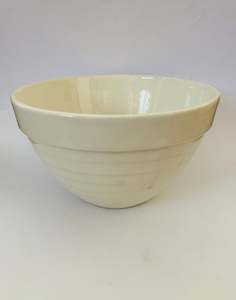 Large Crown Lynn Beehive mixing bowl