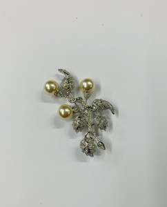 Vintage Diamante and faux Pearl brooch