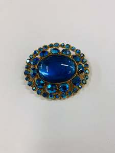 Jewellery: Vintage blue crystal stone brooch