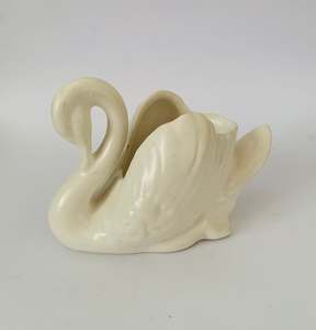 Pottery: Crown Lynn small swan