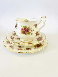 Royal Albert Trio 'Violetta'