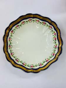 Plates And Platters: Early Wedgwood porcelain scalloped edge rose pattern bowl