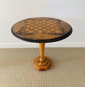 New Zealand inlay sovereign wood chess table