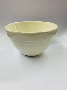 Crown Lynn Beehive mixing bowl medium size