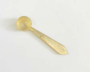 Cutlery 1: Mother of Pearl salt Spoon