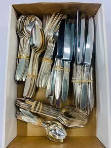 Cutlery 1: 12 place Grosvenor Christine silver plated cutlery set