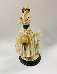 Figurines And Ornaments: Giuseppe Armani Lovely Laura figure