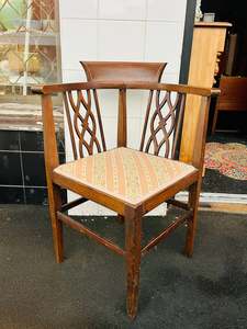 Furniture: Victorian Corner Chair