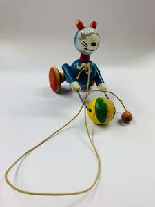 Vintage NZ made H. E Ramsey wooden pull along kitten and ball