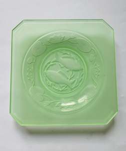 Uranium glass fish design plate