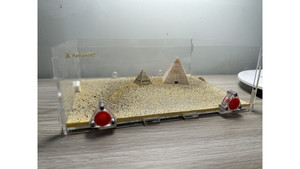 Large living area (350 x 240 x 105mm) =pyramid