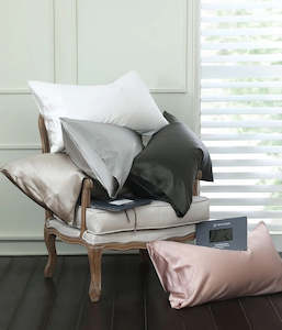 M M Linen: Silk Pillowcover White
