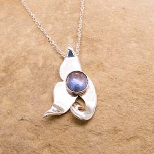 Pearl Splash Whale Tail Necklace