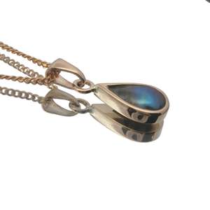 Classic And Timeless: 9ct Yellow Gold Paua Pearl Ocean Kiss Necklace