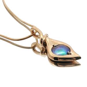 9ct Yellow Gold Paua Pearl Leaf Necklace