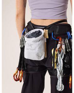 Accessories: Ion Lightweight Chalk Bag