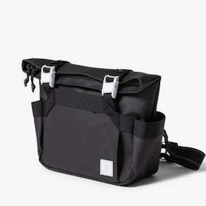 Photography: Langly Bravo Shoulder Bag – Mineral White