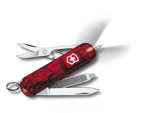 58mm Classic Collection: VICTORINOX SIG LITE RUBY 06226T