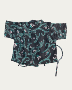 Pera Aio: Ngutukākā  Pango Kimono Top