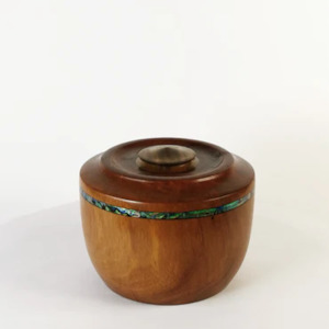 Products: Pohutukawa Elegance Urn - Aroha Funerals