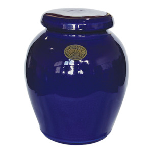 Products: Morris & James Royal Urn - Aroha Funerals