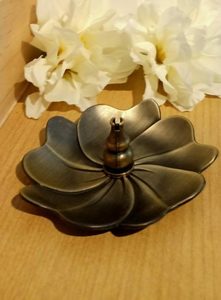 Burners: Bronze Flower Incense Burner – Last two