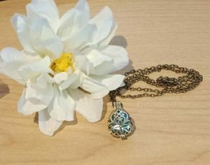 Burners: Hollow Flower Diffuser Necklace – Clearance
