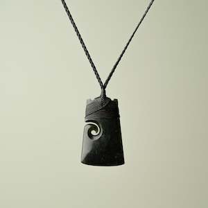 Kotahitanga Unity: Toki with Koru Pounamu Medium, Black Binding