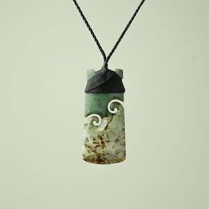 Strength: Large Kawakawa Pounamu Toki Pendant