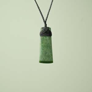 Medium Kawakawa Pounamu Toki Pendant
