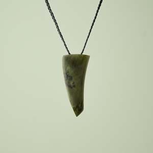 Medium Kawakawa Pounamu Niho Tooth Pendant