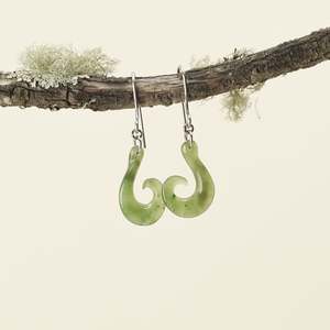 Jade Earring Hei Matau Kahurangi 20mm