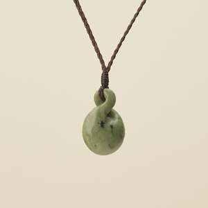 Pikorua Twist: Pikorua Raukaraka Round Small Pounamu Pendant, Brown Binding