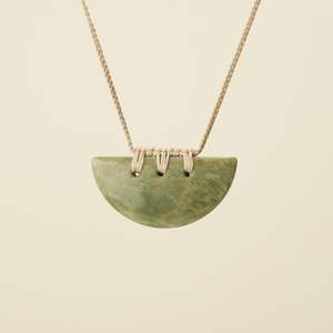 Greenstone Pounamu Breast Plate Necklaces: Kōuma Breastplate Raukaraka Pounamu Medium Pendant