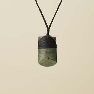 Toki Inanga Medium Pounamu, Black Binding
