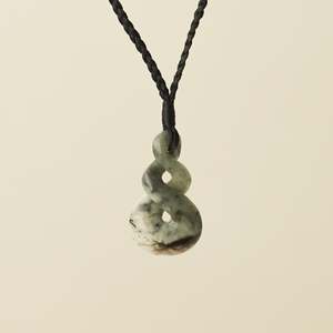 Pikorua Twist: Kōkopu Pikorua Pounamu Medium Pendant
