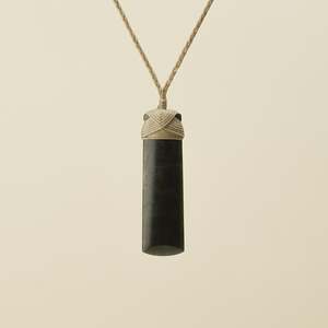 Autumn Sale 10: Toki Hapopo Pounamu Medium Pendant Tan Binding