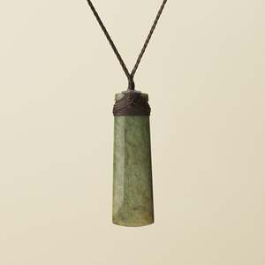 Raukaraka Pounamu Large Toki, Brown Binding