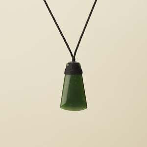 Medium Kawakawa Pounamu Toki, Black Binding
