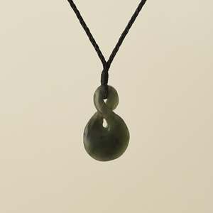 Pikorua Twist: Pikorua Pounamu Medium Pendant