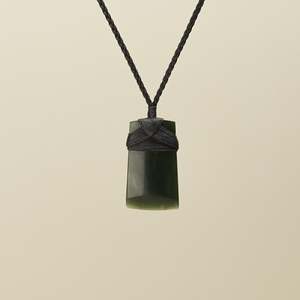 Pendants: Toki Kawakawa Pounamu Medium Pendant